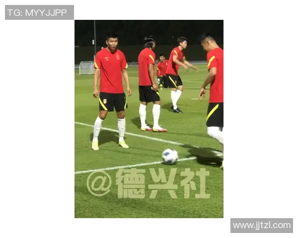 各大足球明星在不同俱乐部的效力历程与成就分析